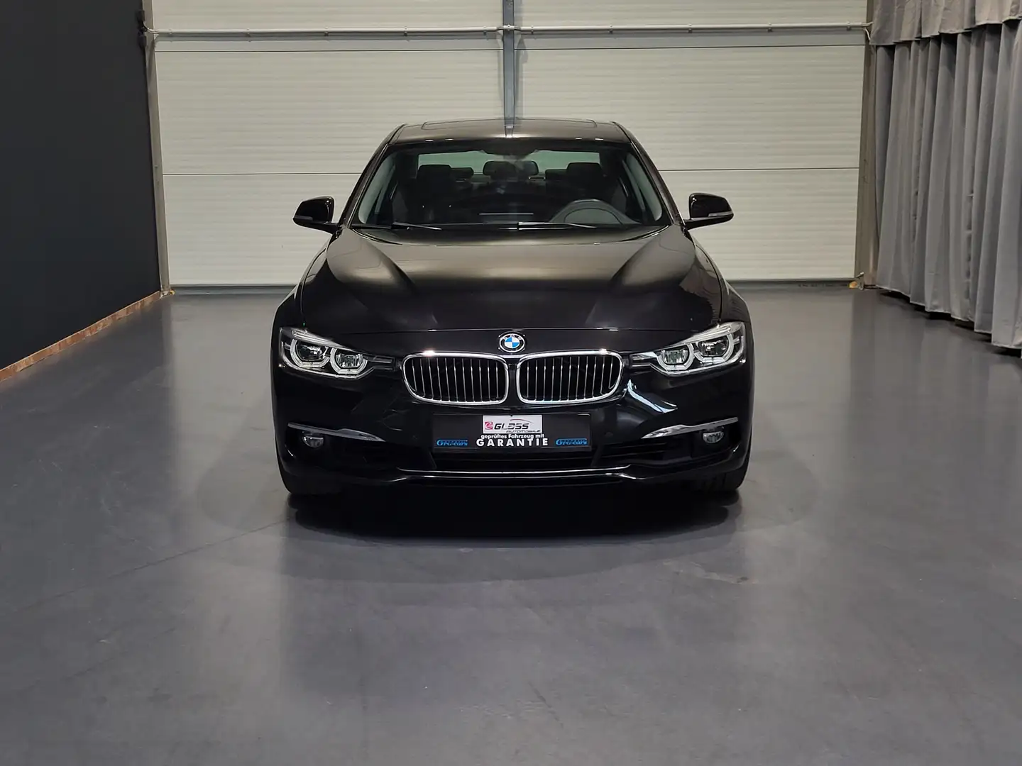 BMW 340 i xDrive Luxury Line *Leder| Navi| Glasdach* Schwarz - 2