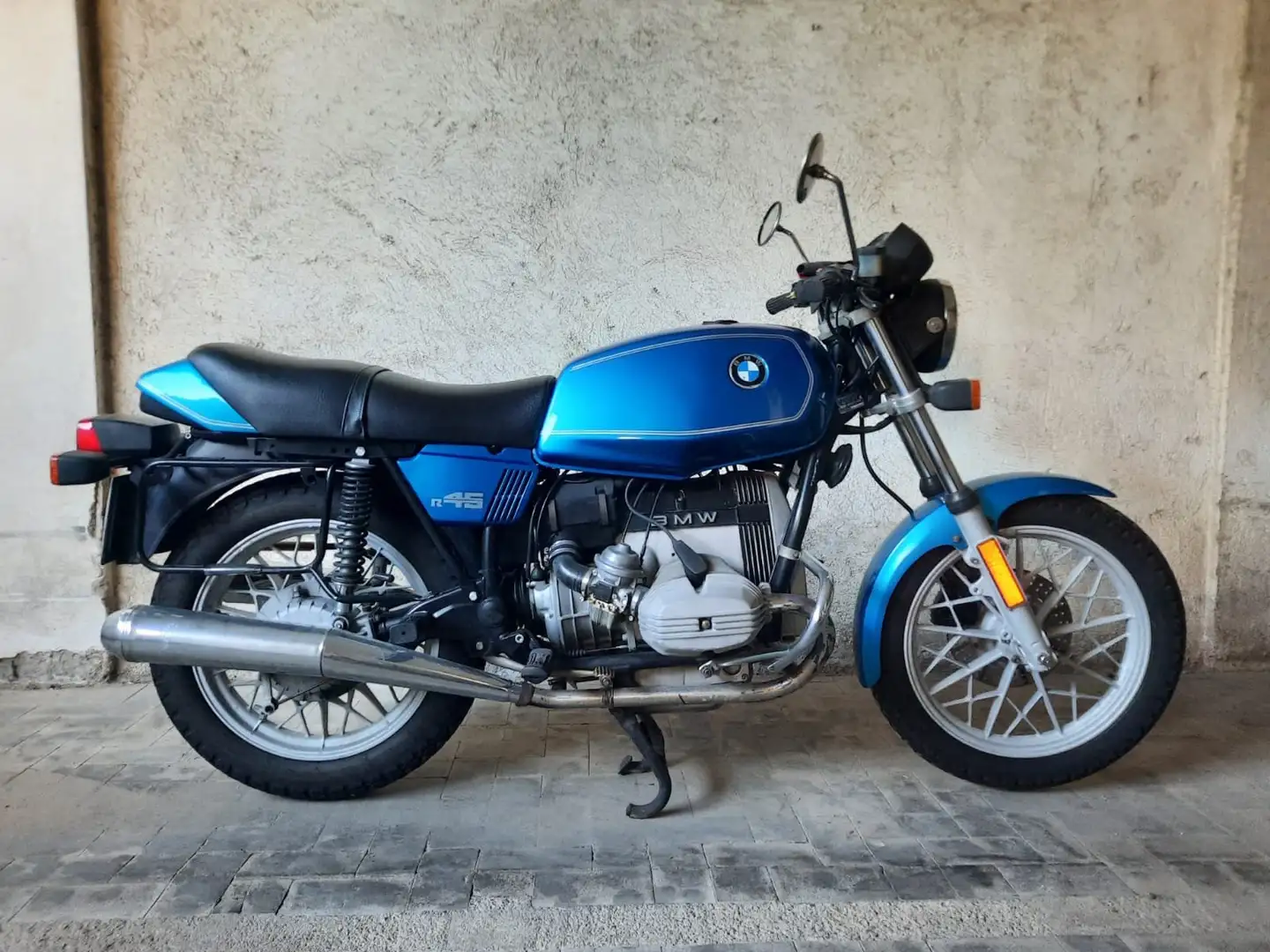 BMW R 45 plava - 1