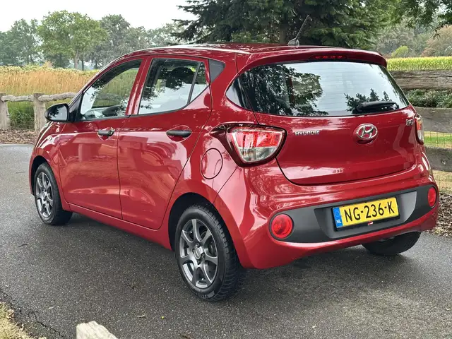 Hyundai i10 view 12