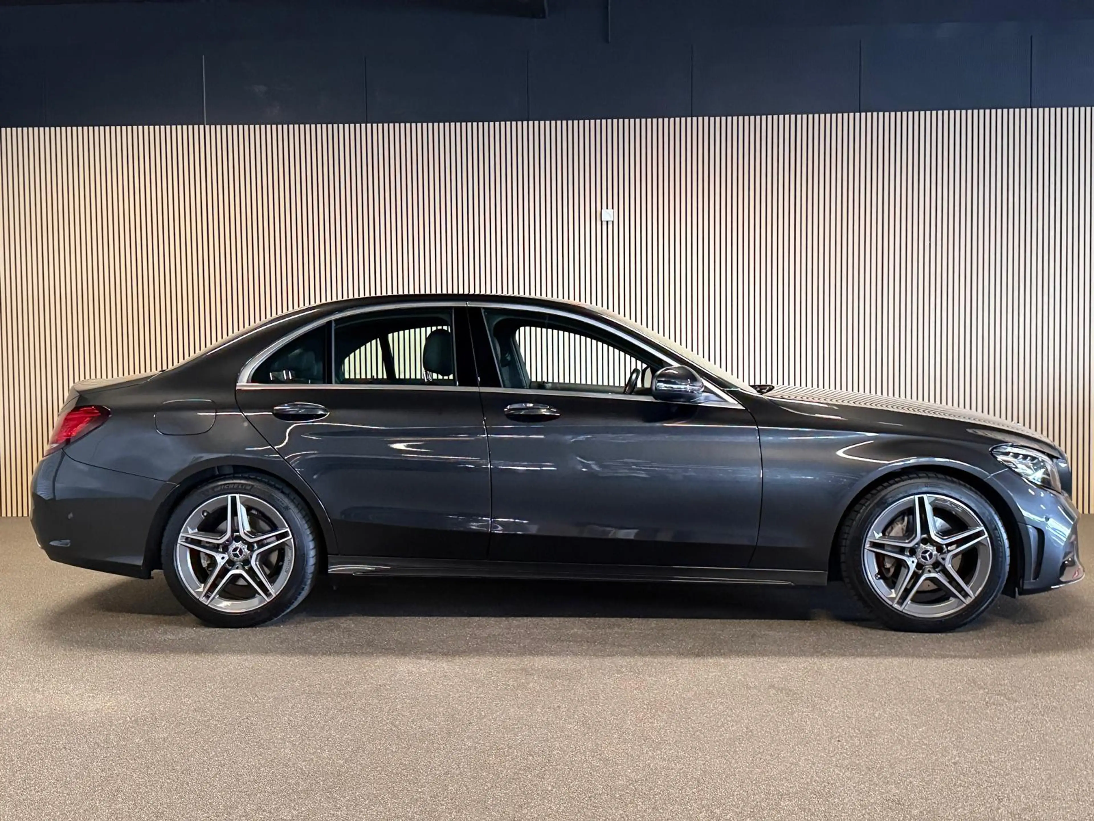 Mercedes-Benz C 180 AMG STYLING-CAMERA-DIGI DASH-APPLE CARPLAY-DODEHOE — photo 5