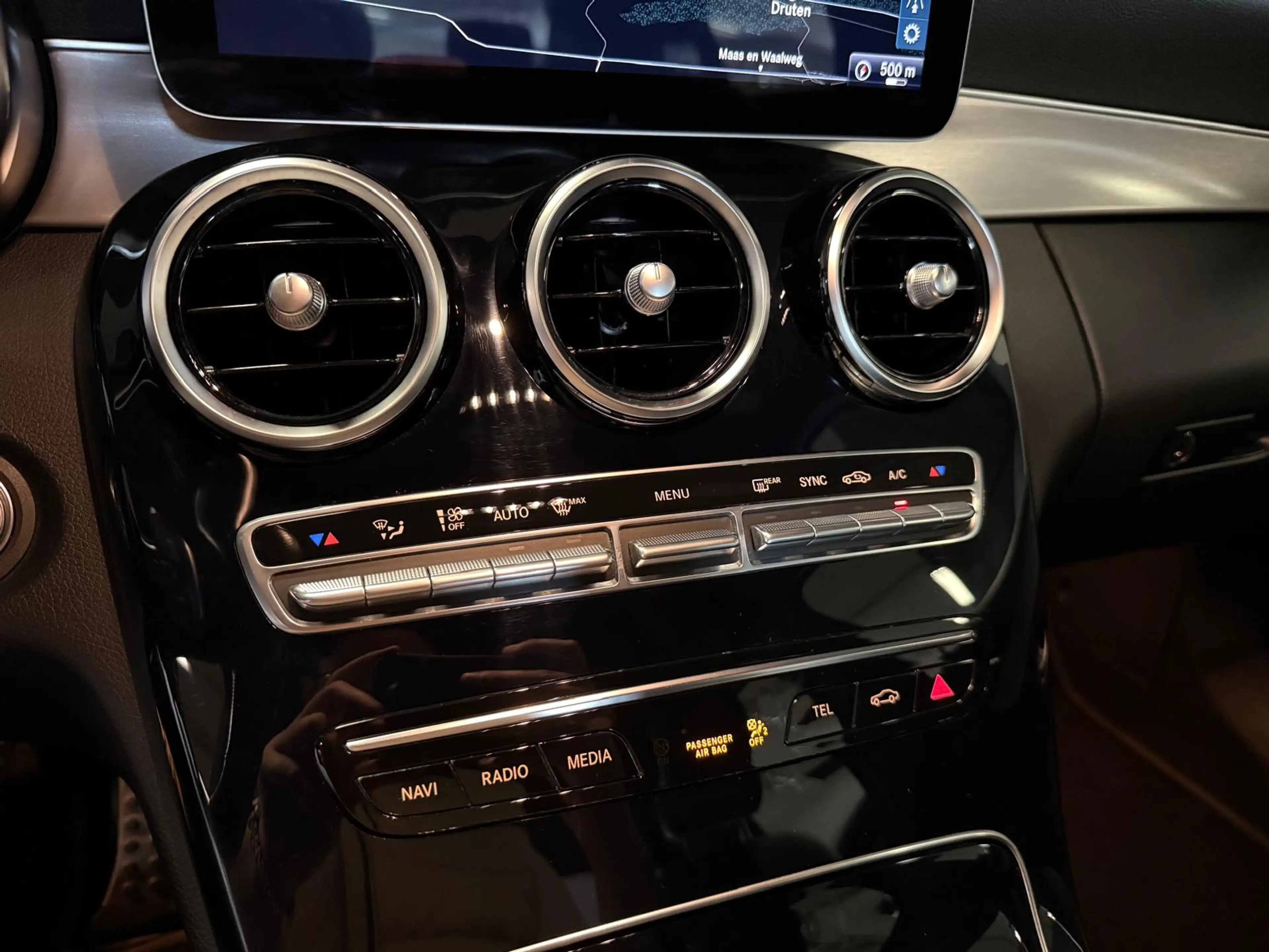 Mercedes-Benz C 180 AMG STYLING-CAMERA-DIGI DASH-APPLE CARPLAY-DODEHOE — photo 28