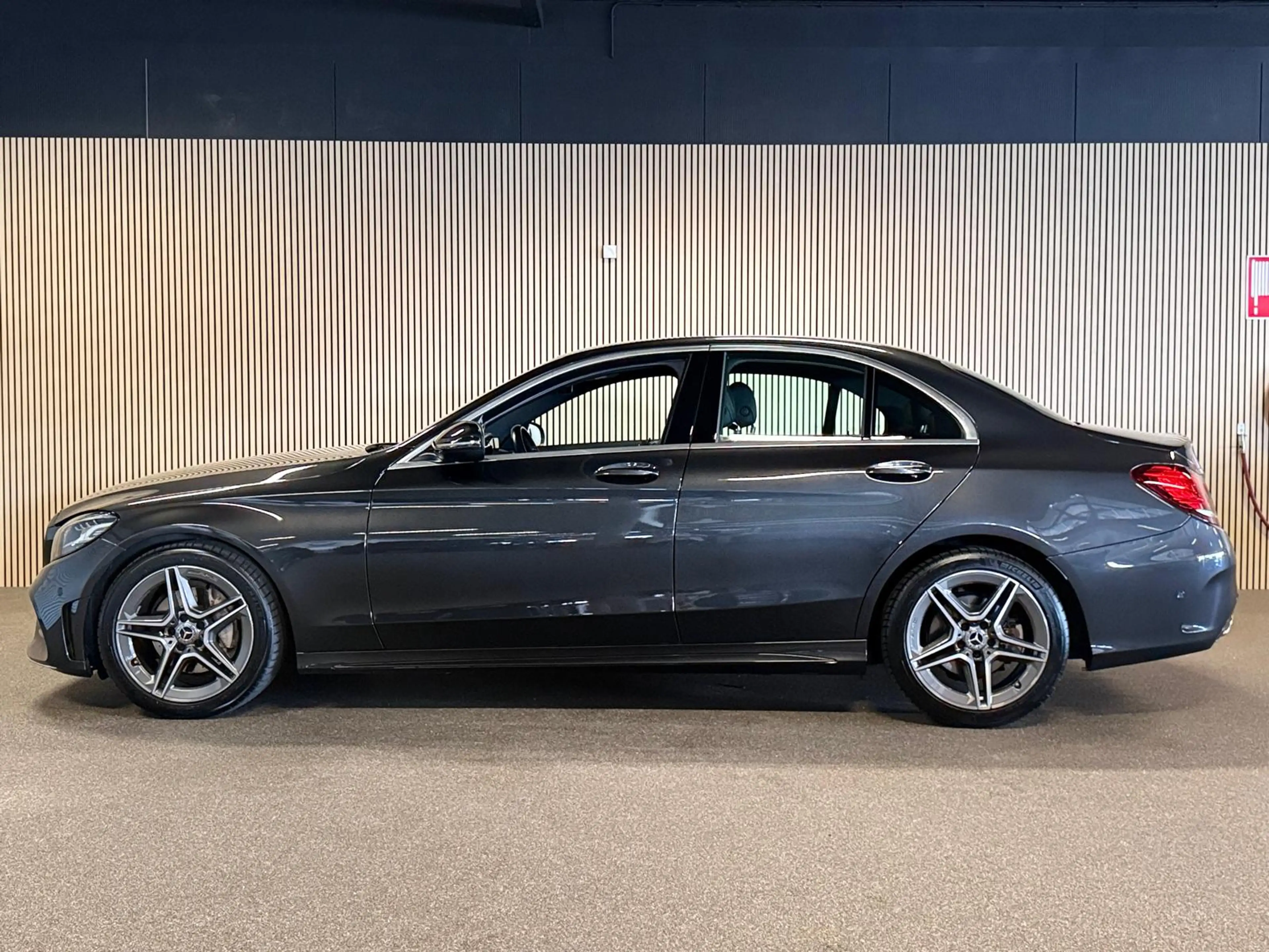 Mercedes-Benz C 180 AMG STYLING-CAMERA-DIGI DASH-APPLE CARPLAY-DODEHOE — photo 7
