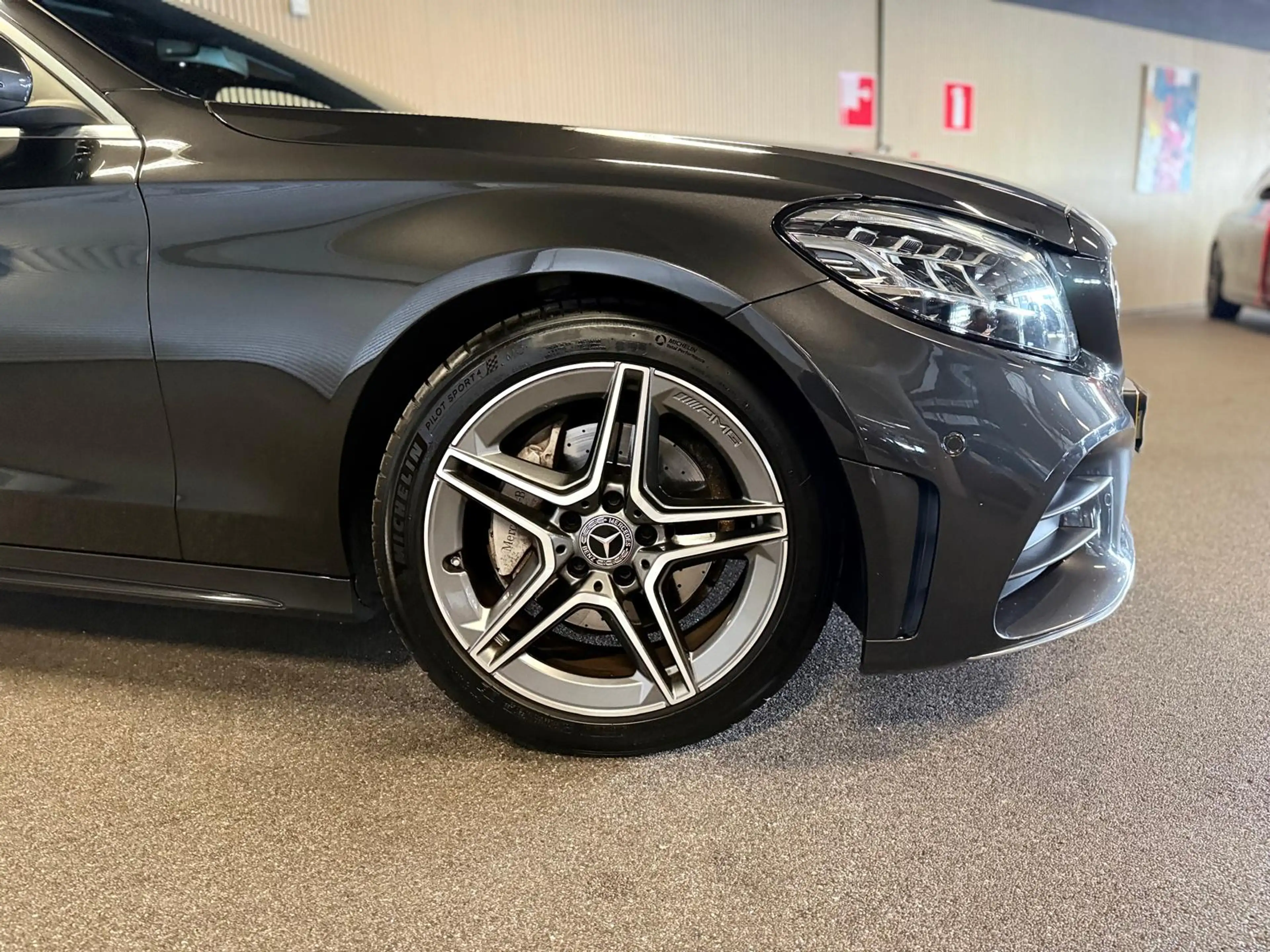 Mercedes-Benz C 180 AMG STYLING-CAMERA-DIGI DASH-APPLE CARPLAY-DODEHOE — photo 3