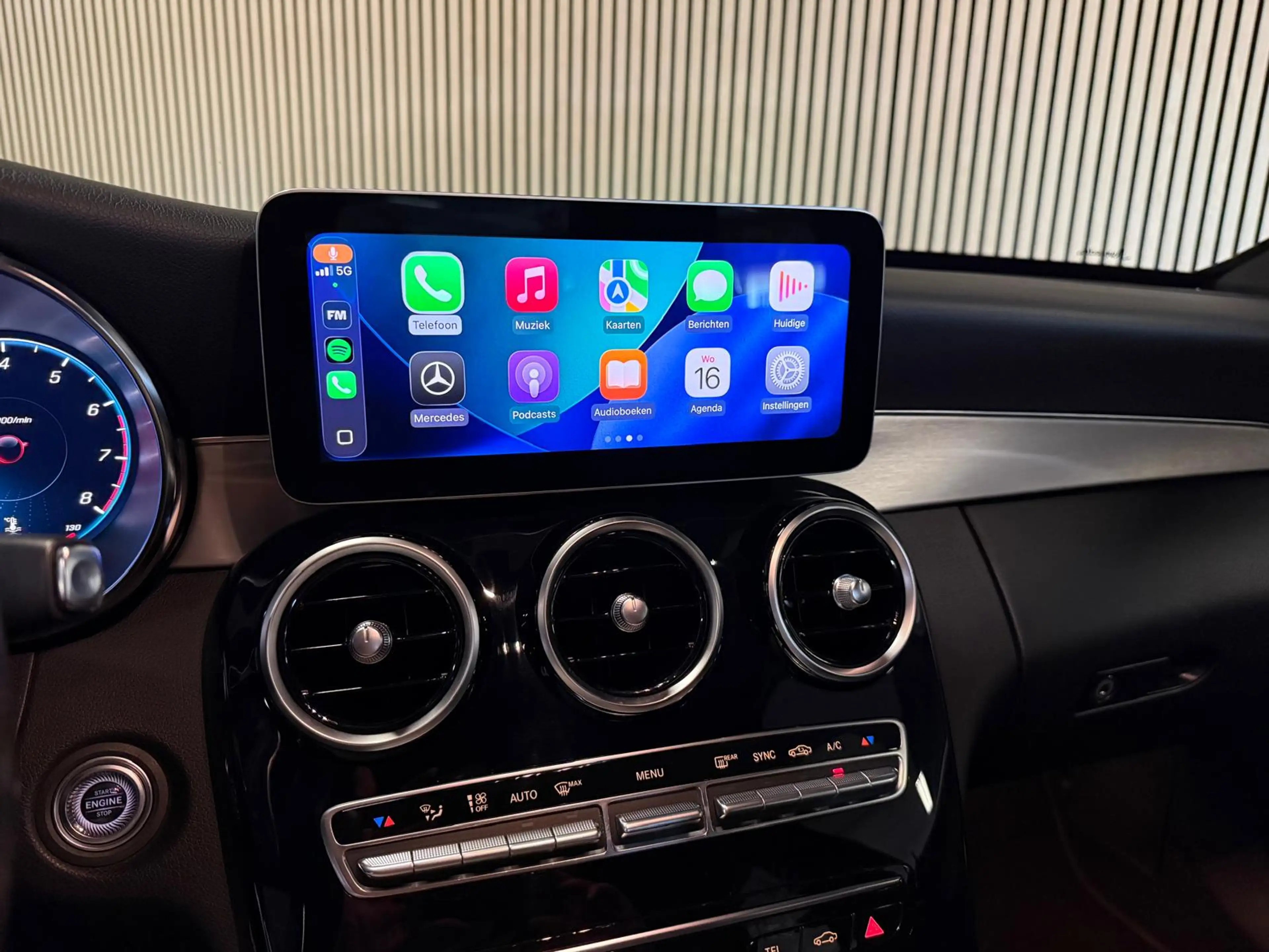 Mercedes-Benz C 180 AMG STYLING-CAMERA-DIGI DASH-APPLE CARPLAY-DODEHOE — photo 25