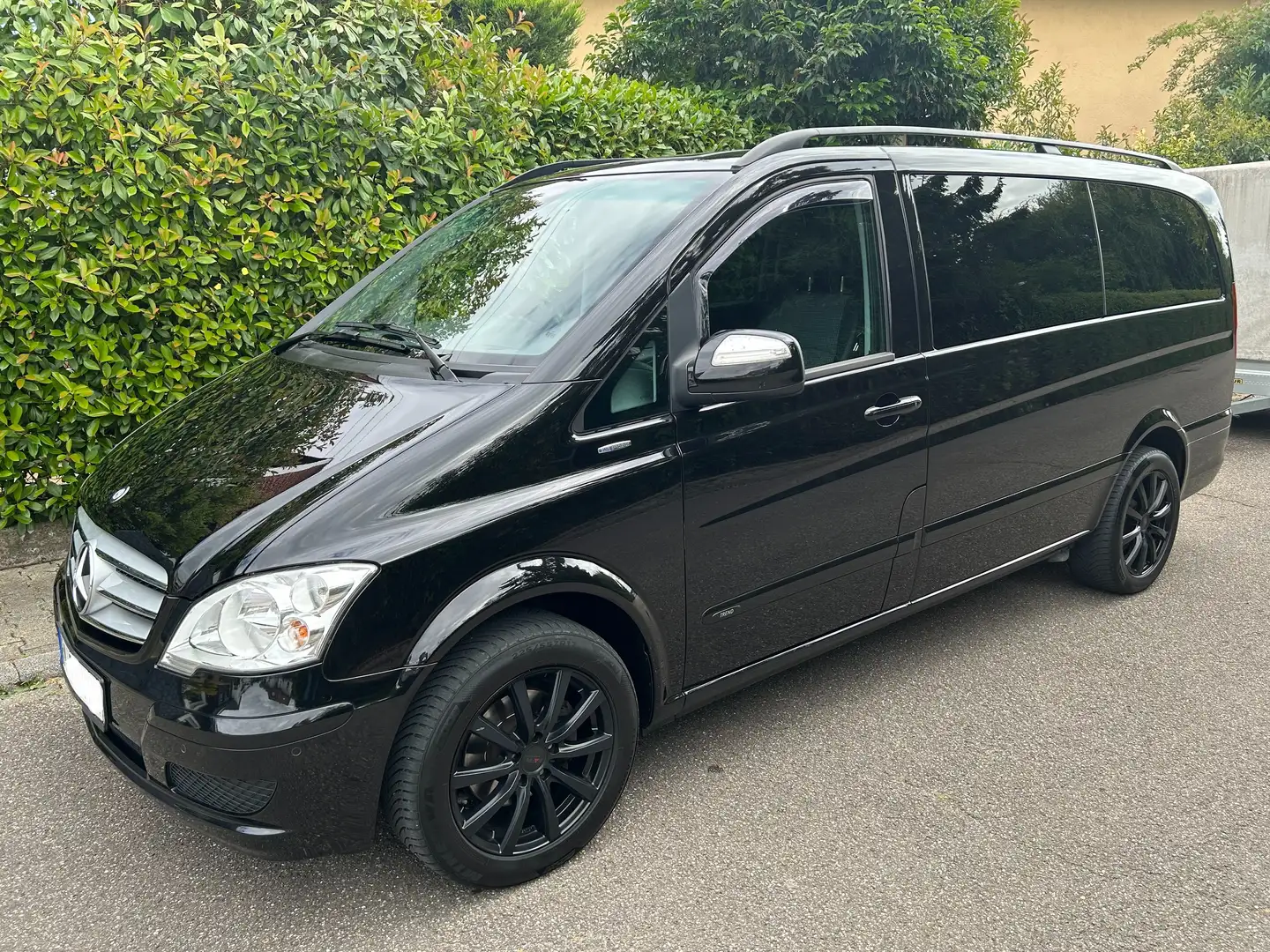 Mercedes-Benz Viano Viano 2.2 CDI DPF lang Automatik Trend Edition Schwarz - 2
