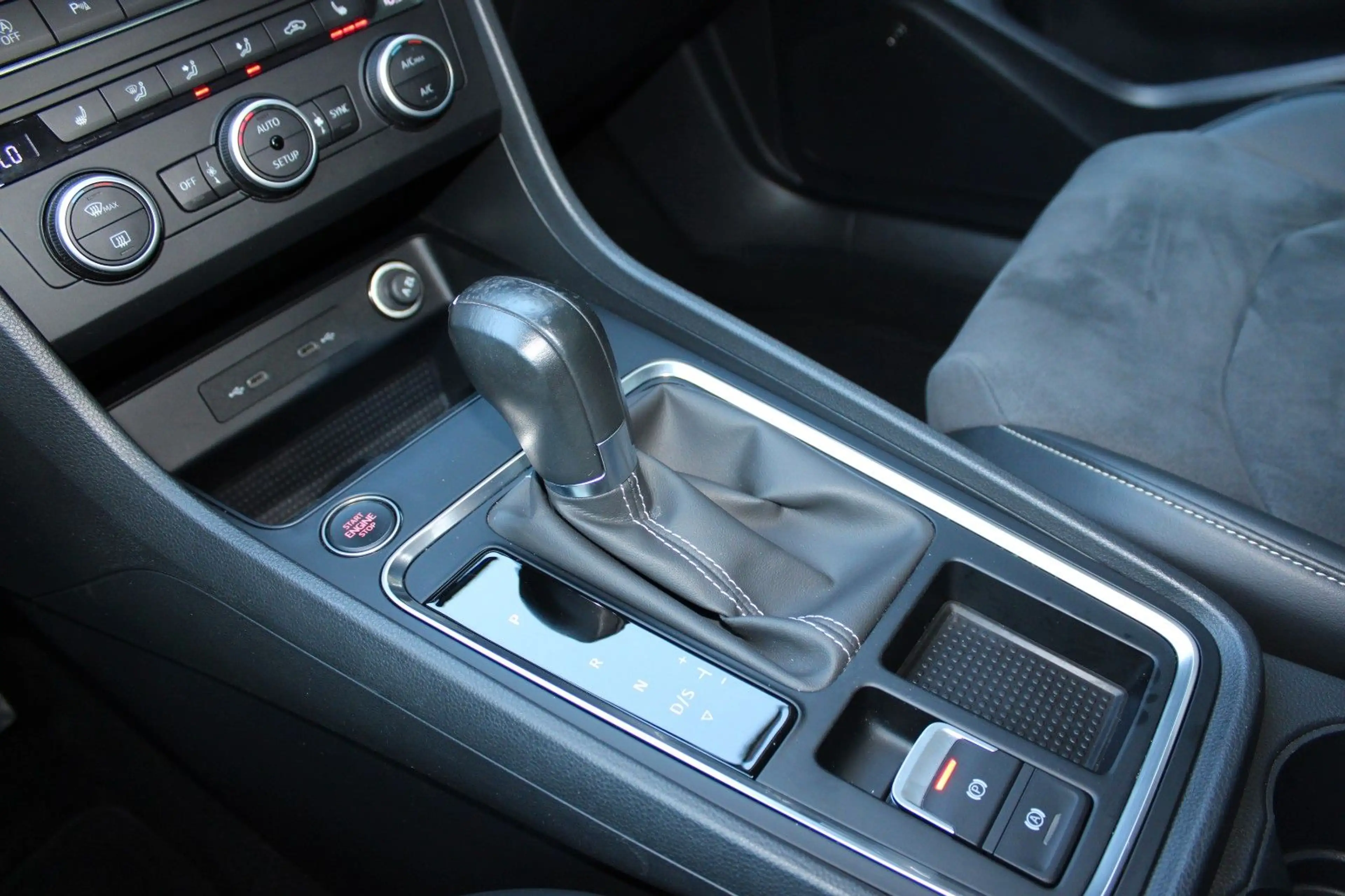 SEAT Ateca Style 1.5 TSI DSG +ACC+BEATS+SHZ+RFK+KESSY — photo 14