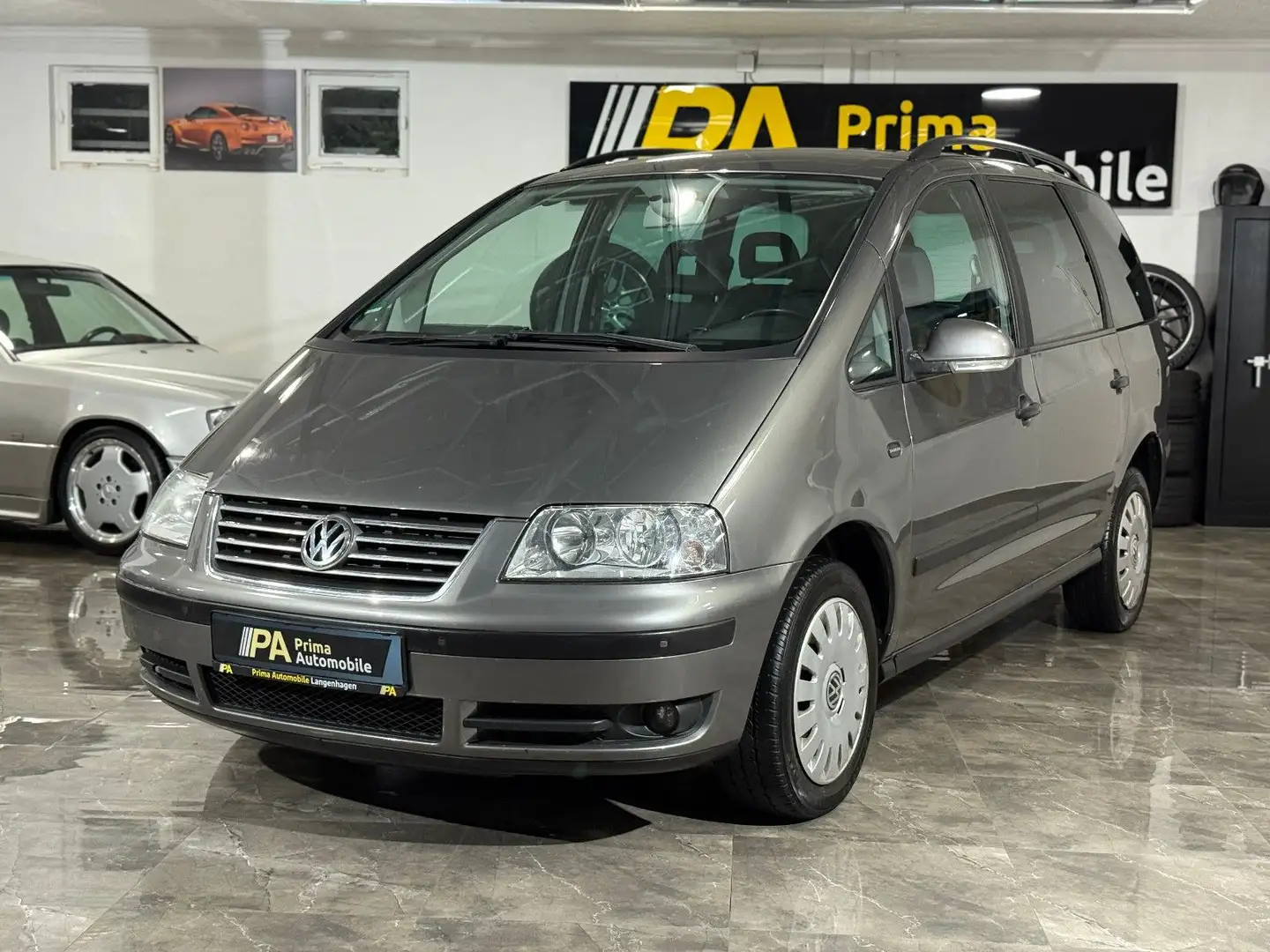 Volkswagen Sharan 2.0 TDI Trendline 7-Sitzer Klima SHZ PDC Grau - 1
