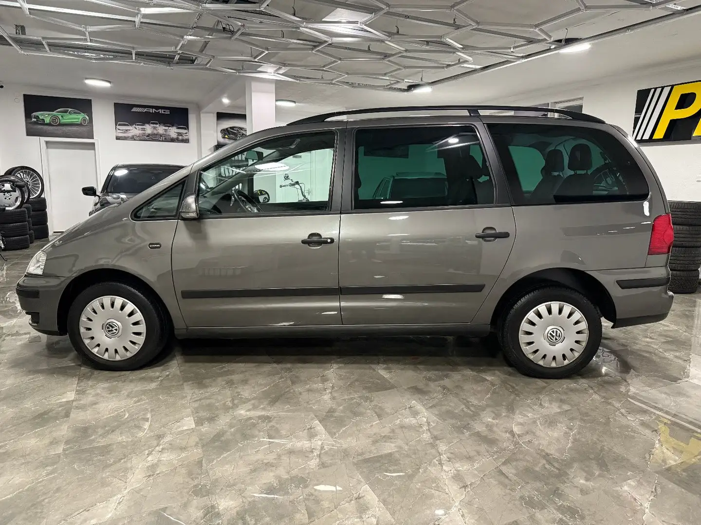 Volkswagen Sharan 2.0 TDI Trendline 7-Sitzer Klima SHZ PDC Grau - 2