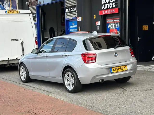 BMW 1 Series view 2