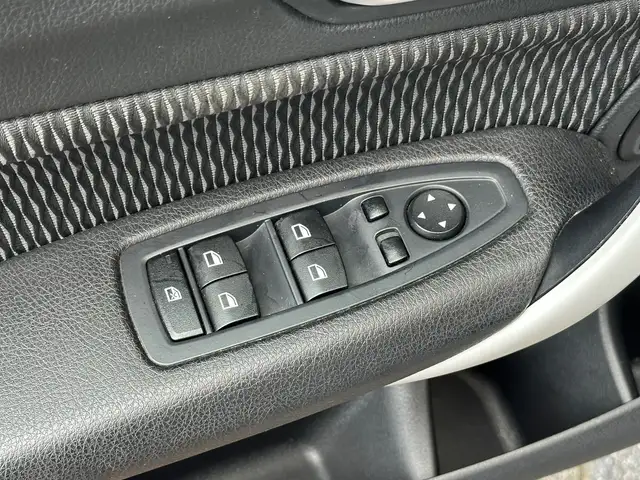 BMW 1 Series view 16