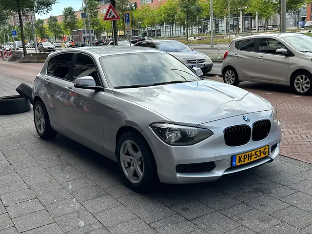 BMW 1 Series view 4
