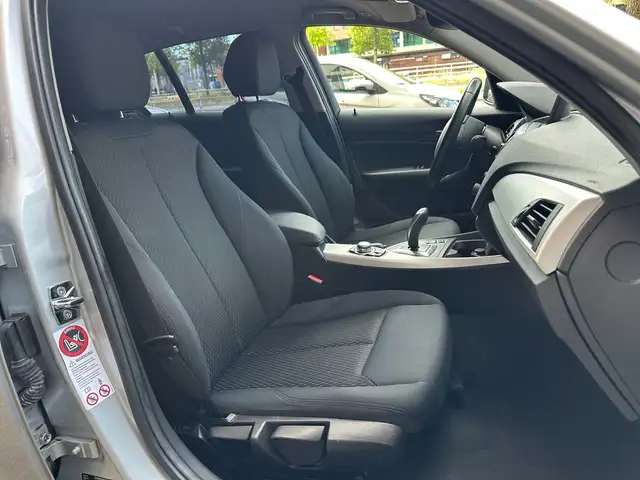 BMW 1 Series view 10