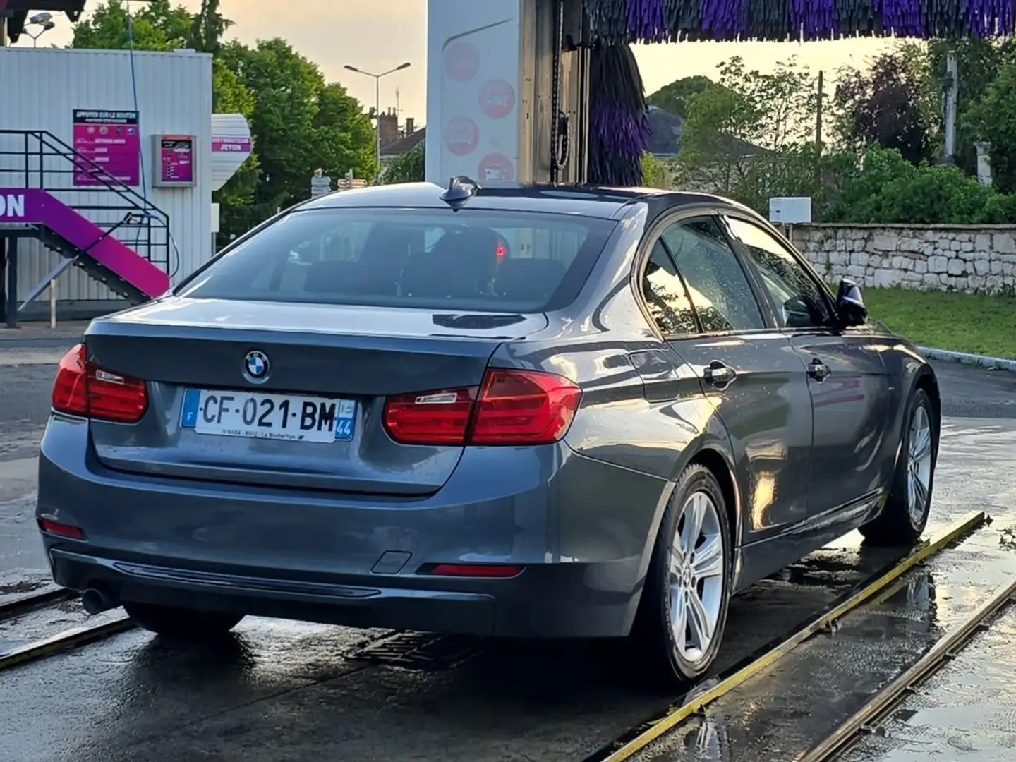 BMW 318 318d 143 ch Edition Sport A - 2