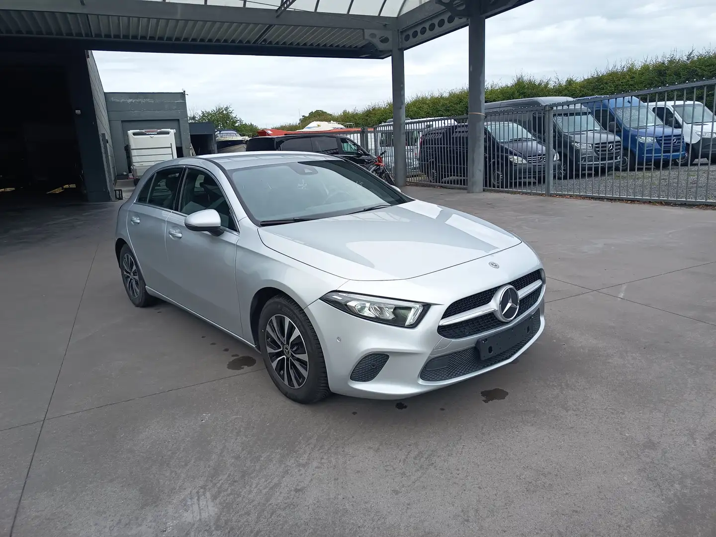 Mercedes-Benz A 180 Automaat Leder ILS Wide-screen Trekhaak Zilver - 2