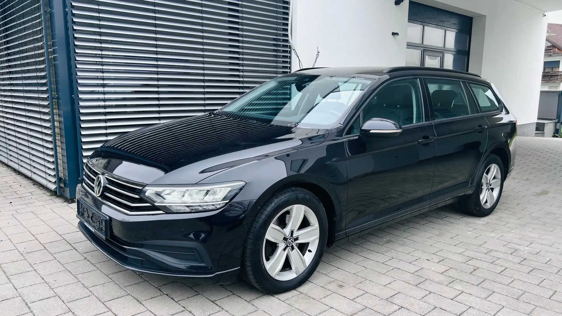 Volkswagen Passat Variant Basis Schwarz - 1