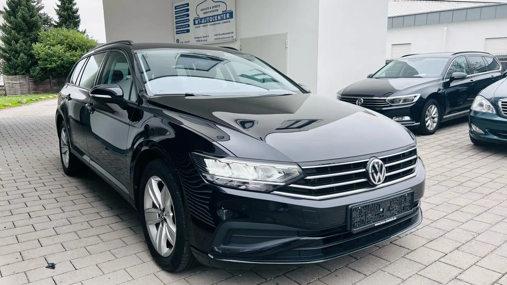 Volkswagen Passat Variant Basis Schwarz - 2