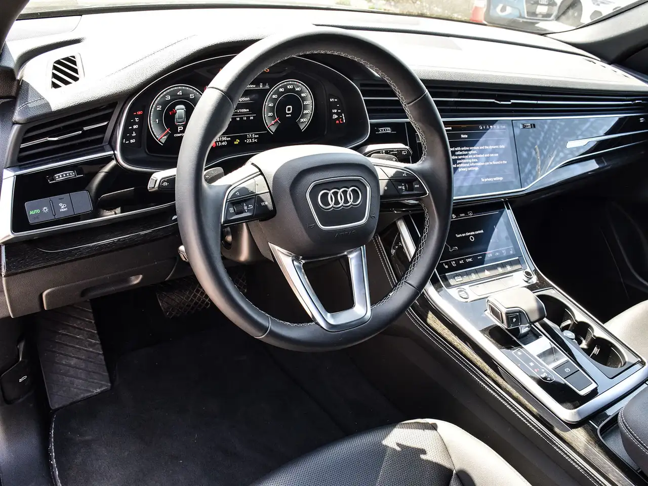 Audi Q8 снимка Audi Q8