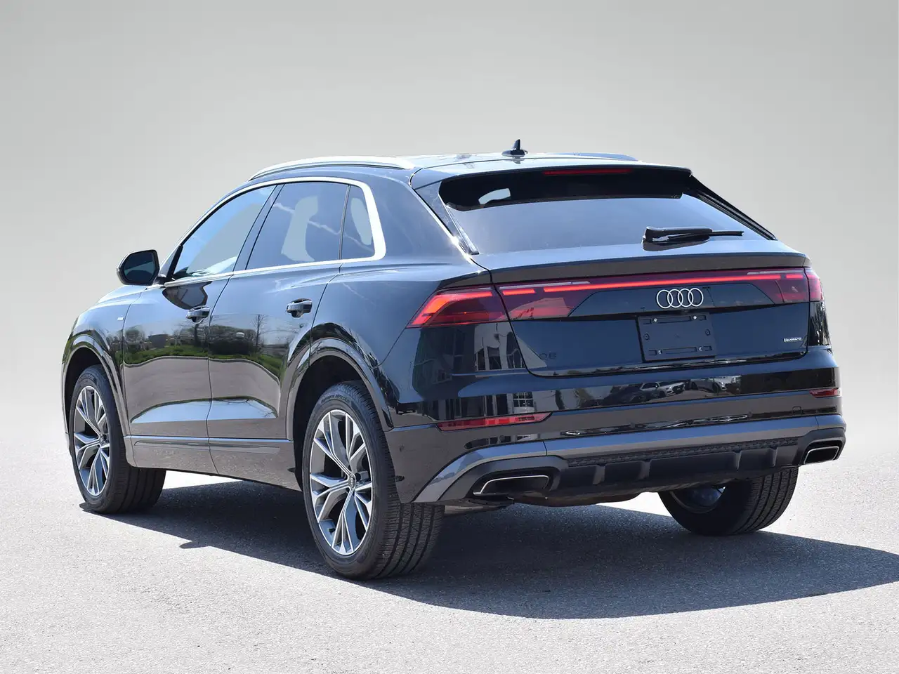 Audi Q8 снимка Audi Q8