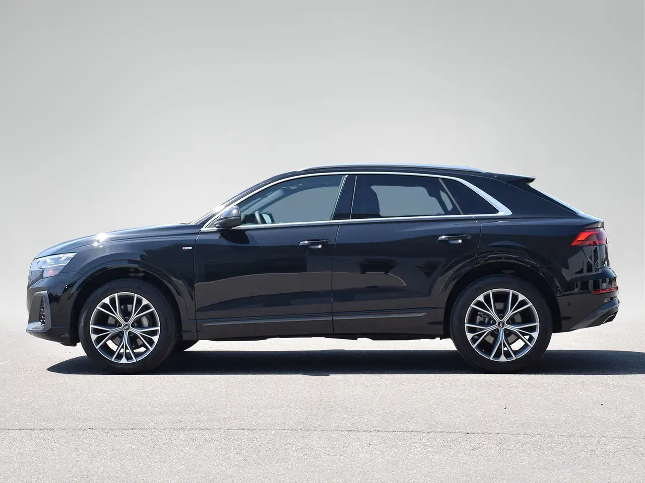 Audi Q8 снимка Audi Q8