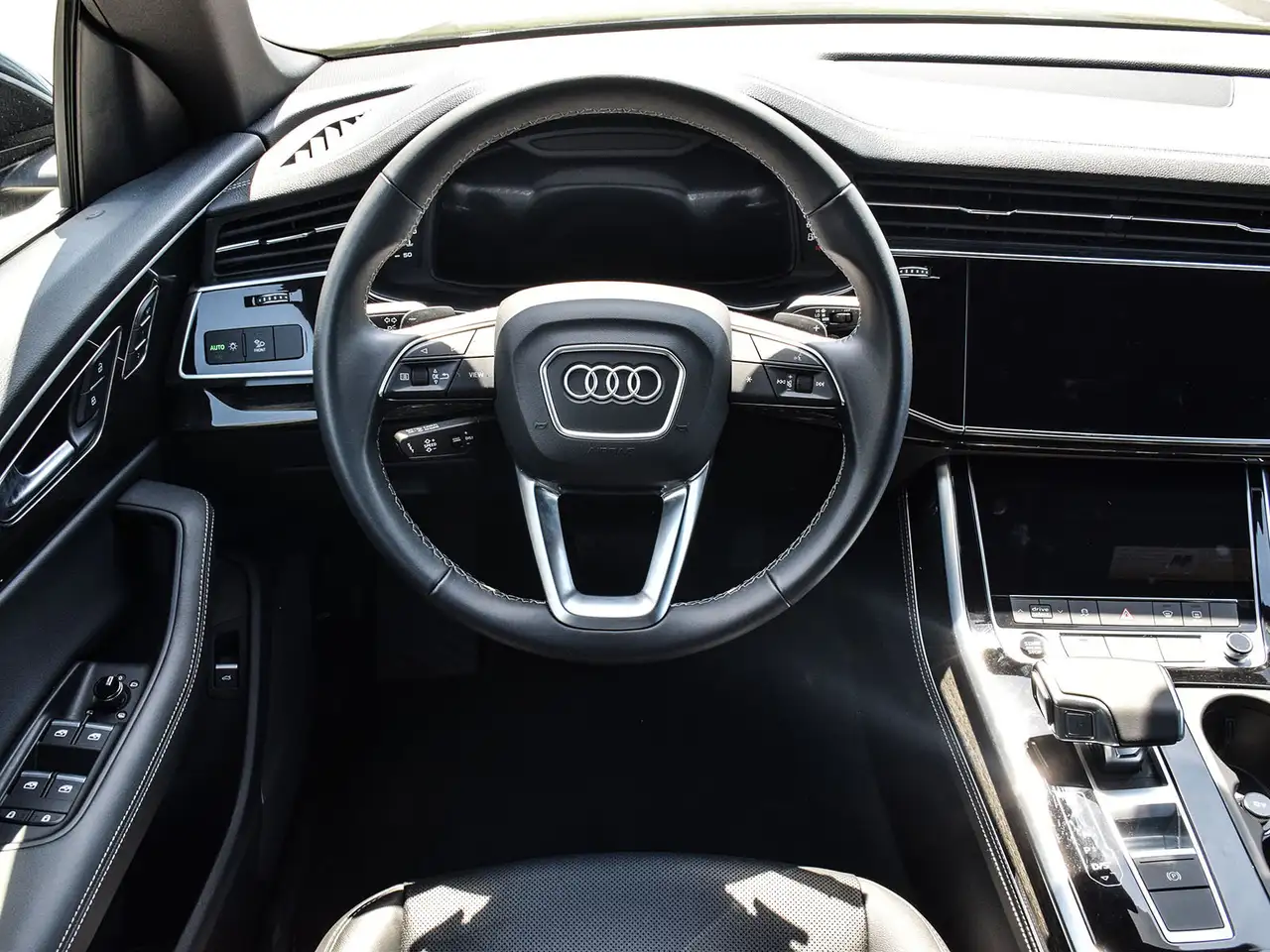 Audi Q8 снимка Audi Q8