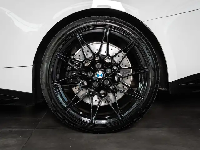 BMW M4 view 6