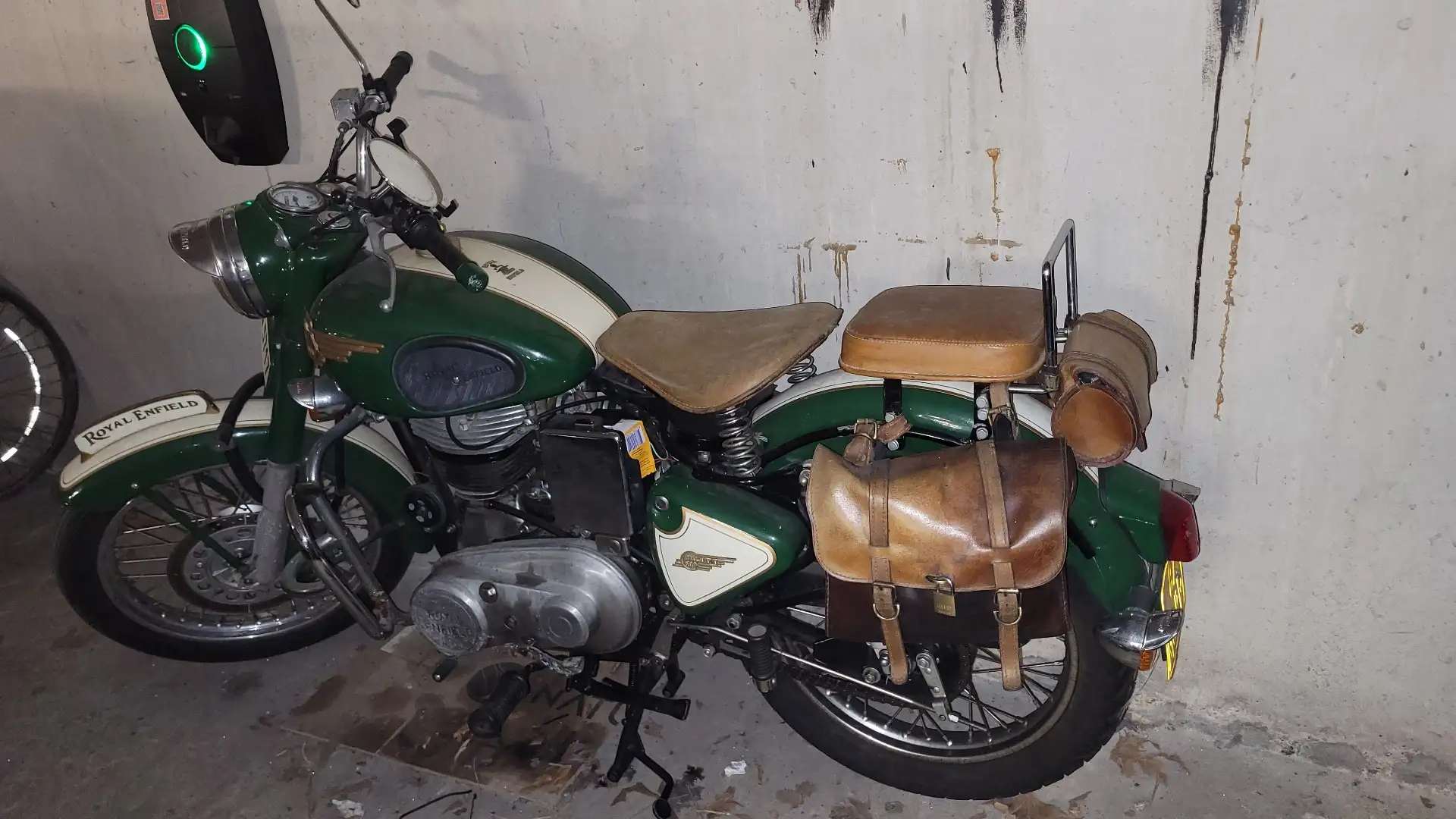 Royal Enfield Bullet 500 Verde - 2
