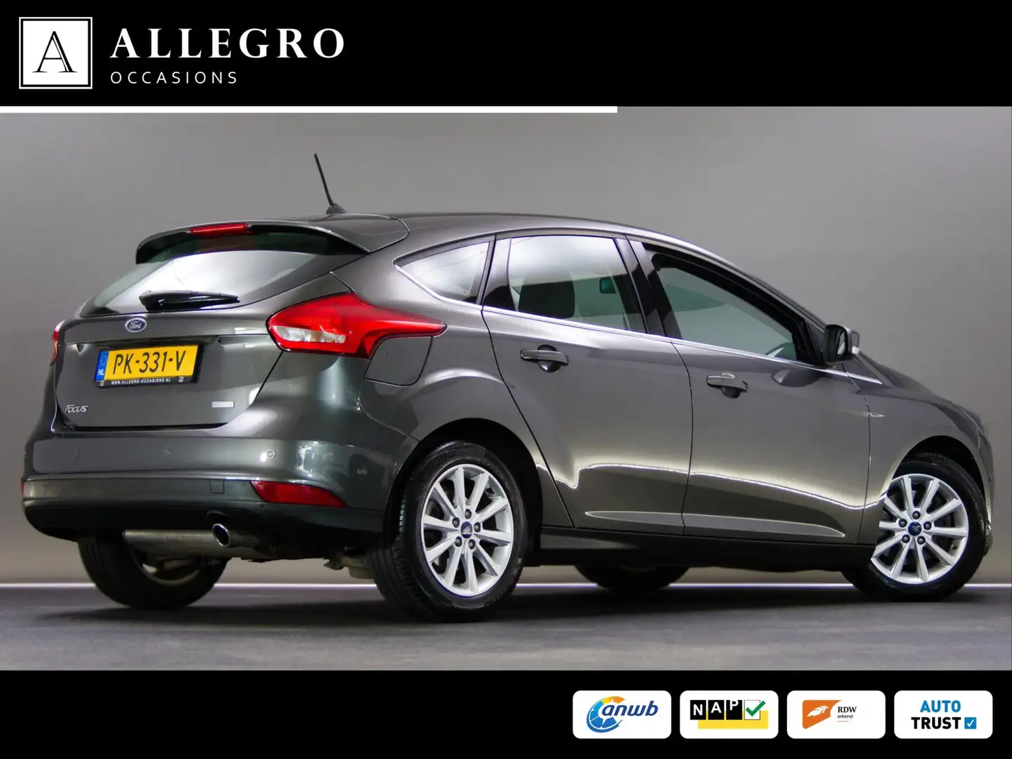 Ford Focus 1.5 Titanium (APPLE CARPLAY / ANDROID AUTO, CRUISE Grijs - 2