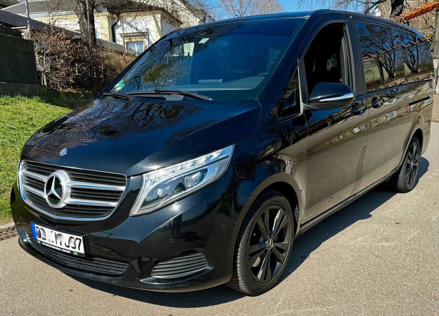 Mercedes-Benz V 250 V-Klasse Diesel (BlueTEC) d lang 7G-TRONIC Edition Negru - 1
