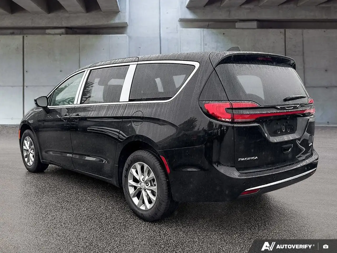 Chrysler Pacifica снимка Chrysler Pacifica