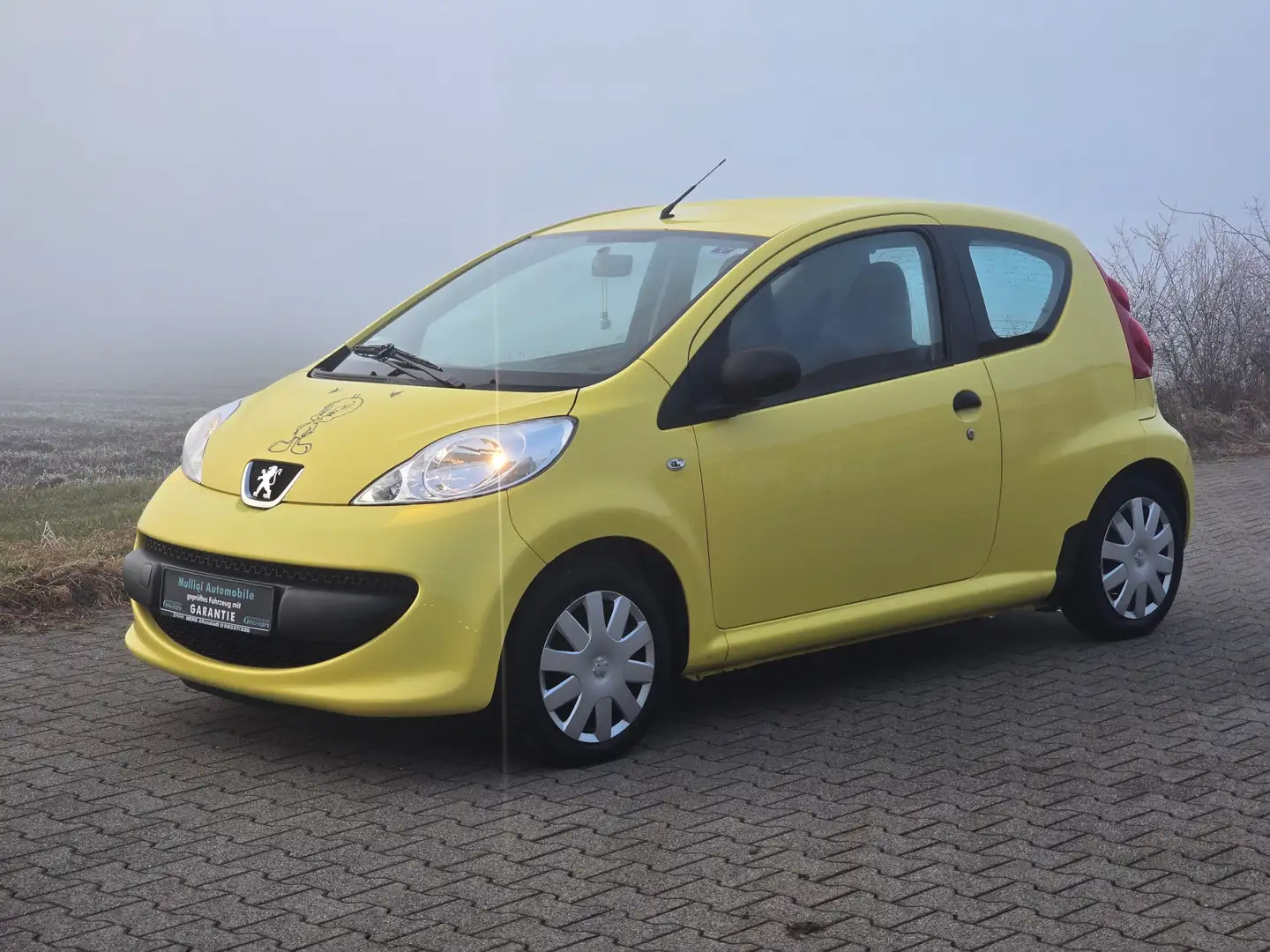 Peugeot 107 Petit Filou Beige - 1