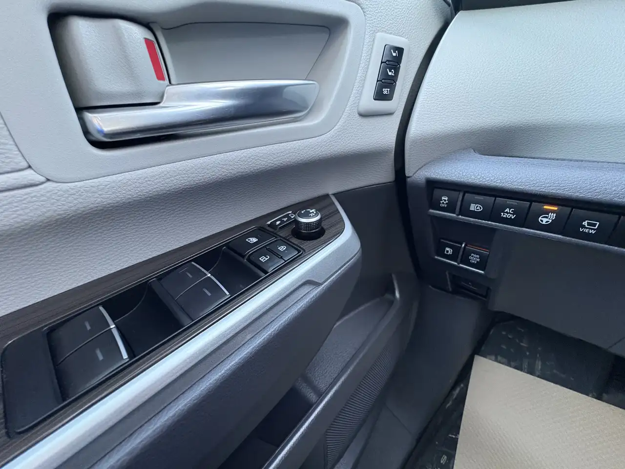 Toyota Sienna снимка Toyota Sienna