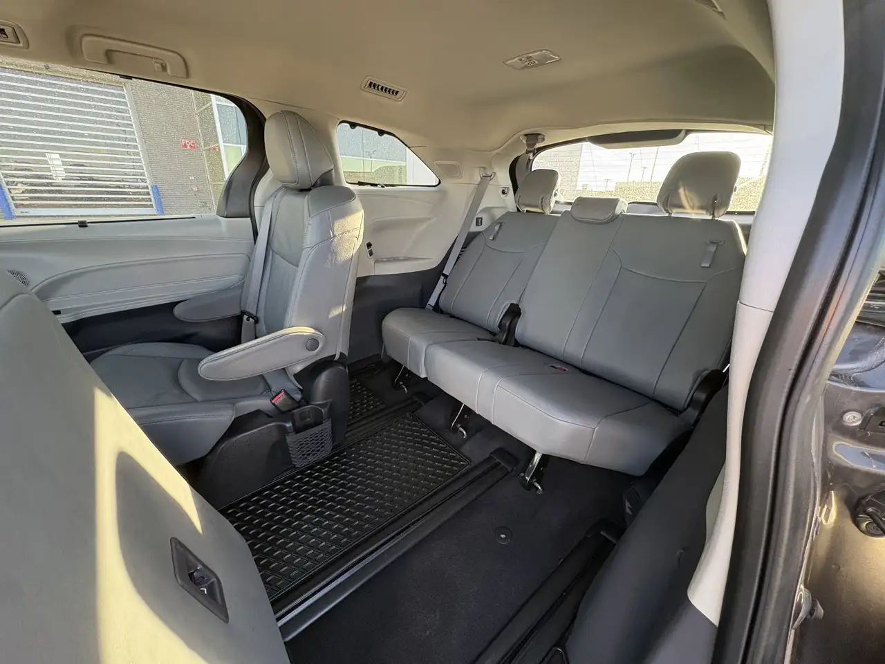 Toyota Sienna снимка Toyota Sienna