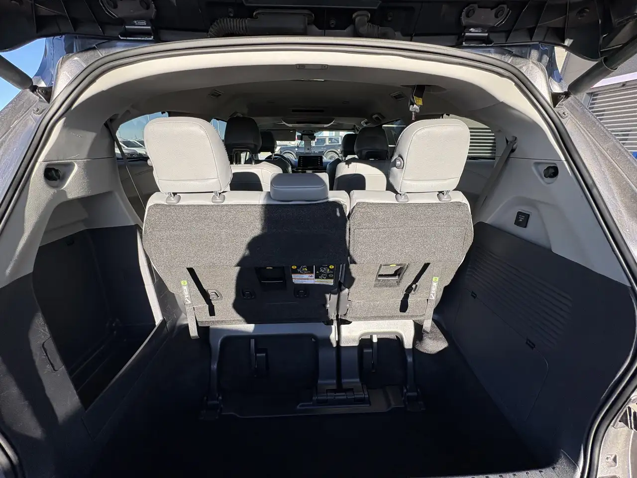 Toyota Sienna снимка Toyota Sienna
