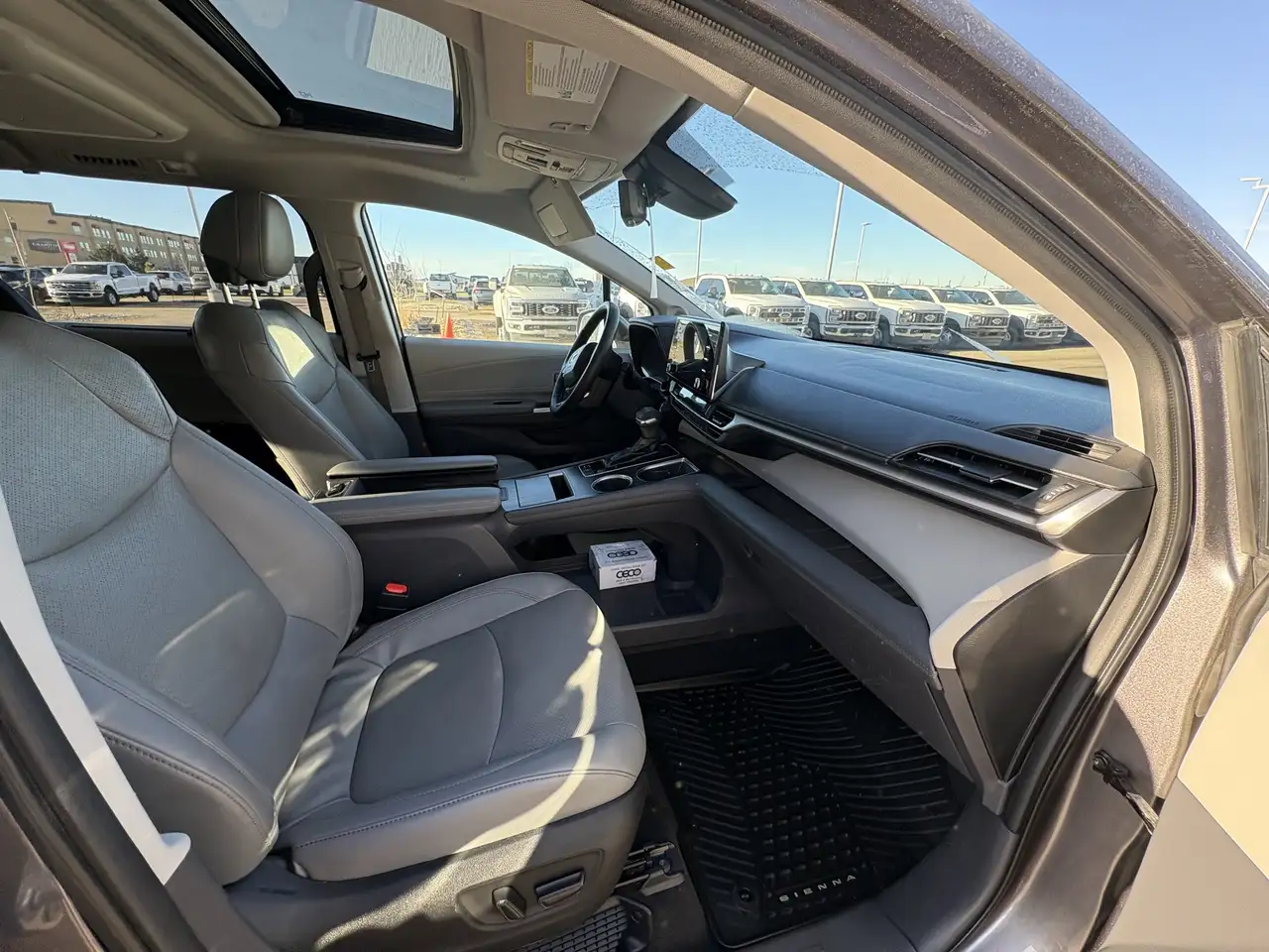 Toyota Sienna снимка Toyota Sienna