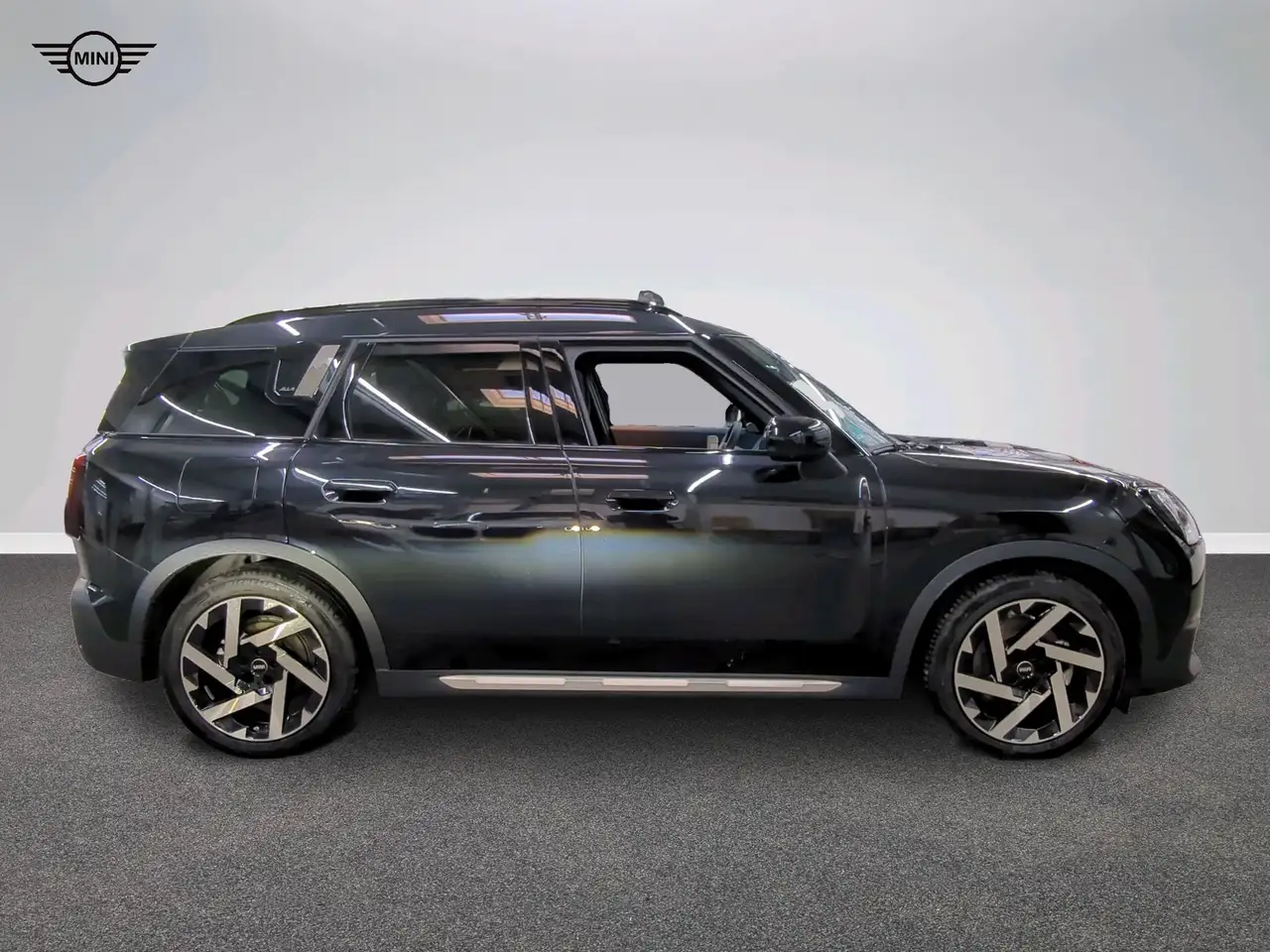 MINI Countryman SE All4 Favoured Trim 3
