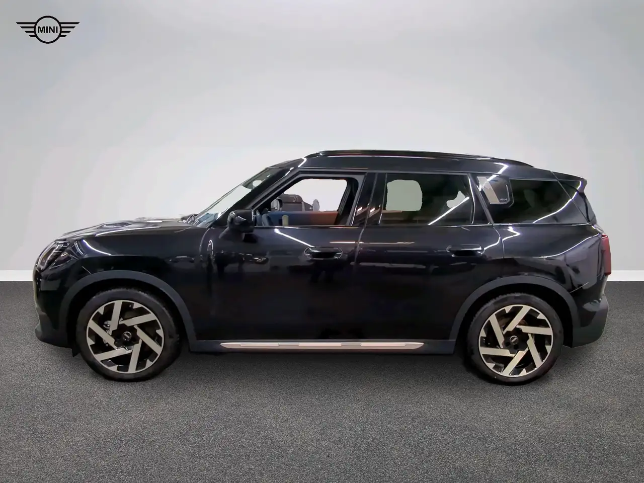 MINI Countryman SE All4 Favoured Trim 2