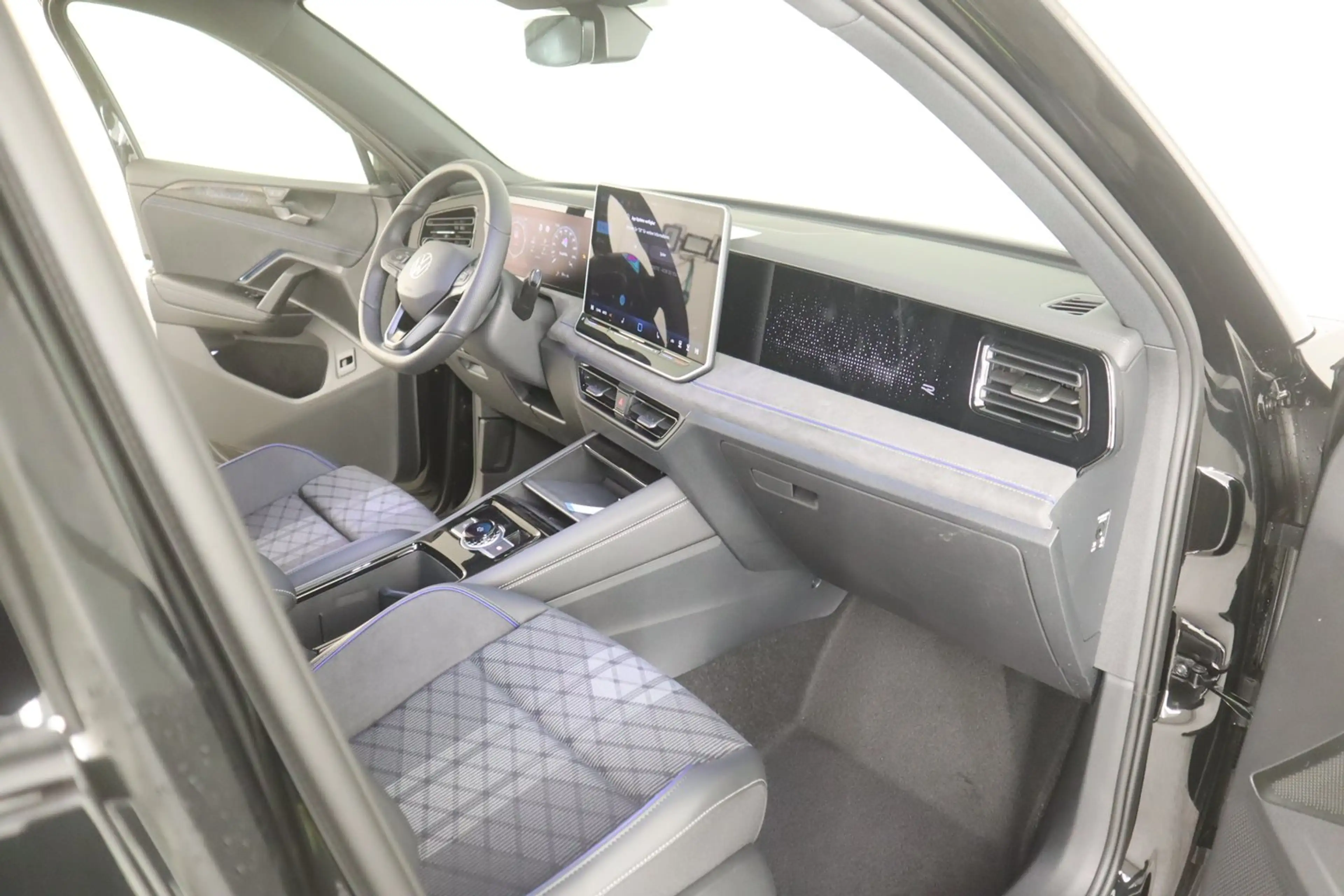 Volkswagen Tiguan Sport TDI 4MOTION DSG — photo 11