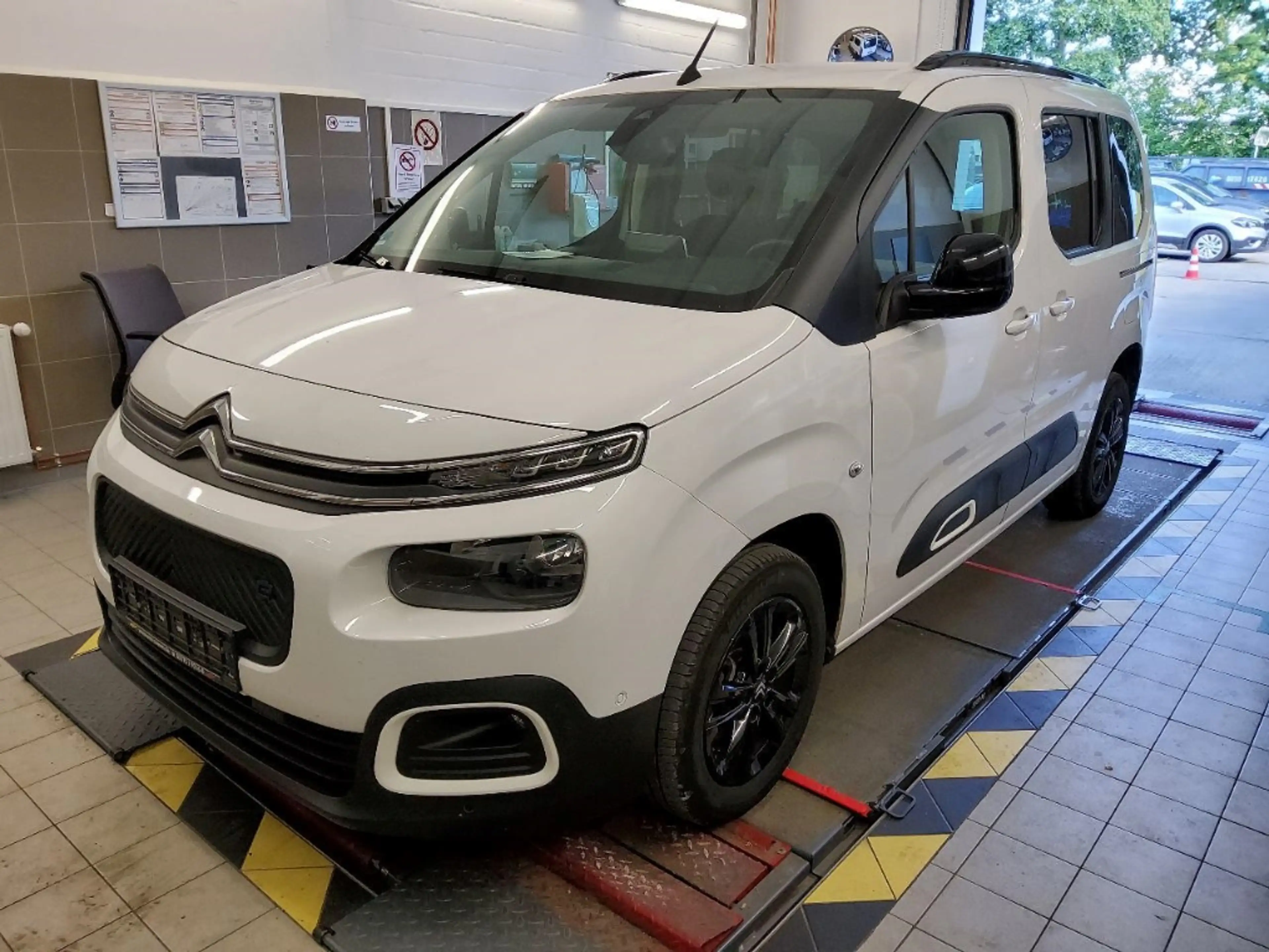 Citroen Berlingo M Shine 11kw Shz Navi Kamera — photo 2