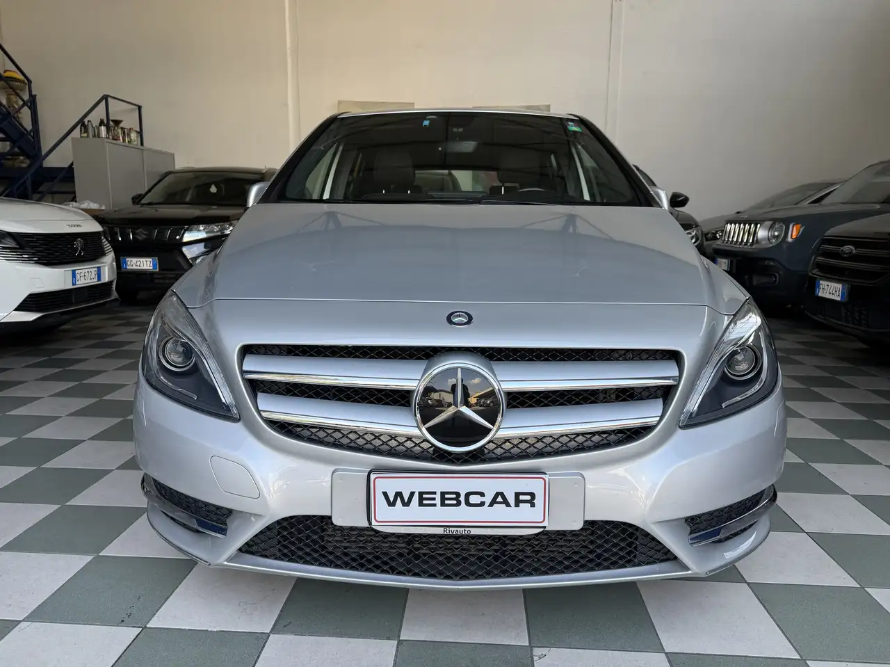 Mercedes-Benz B 180