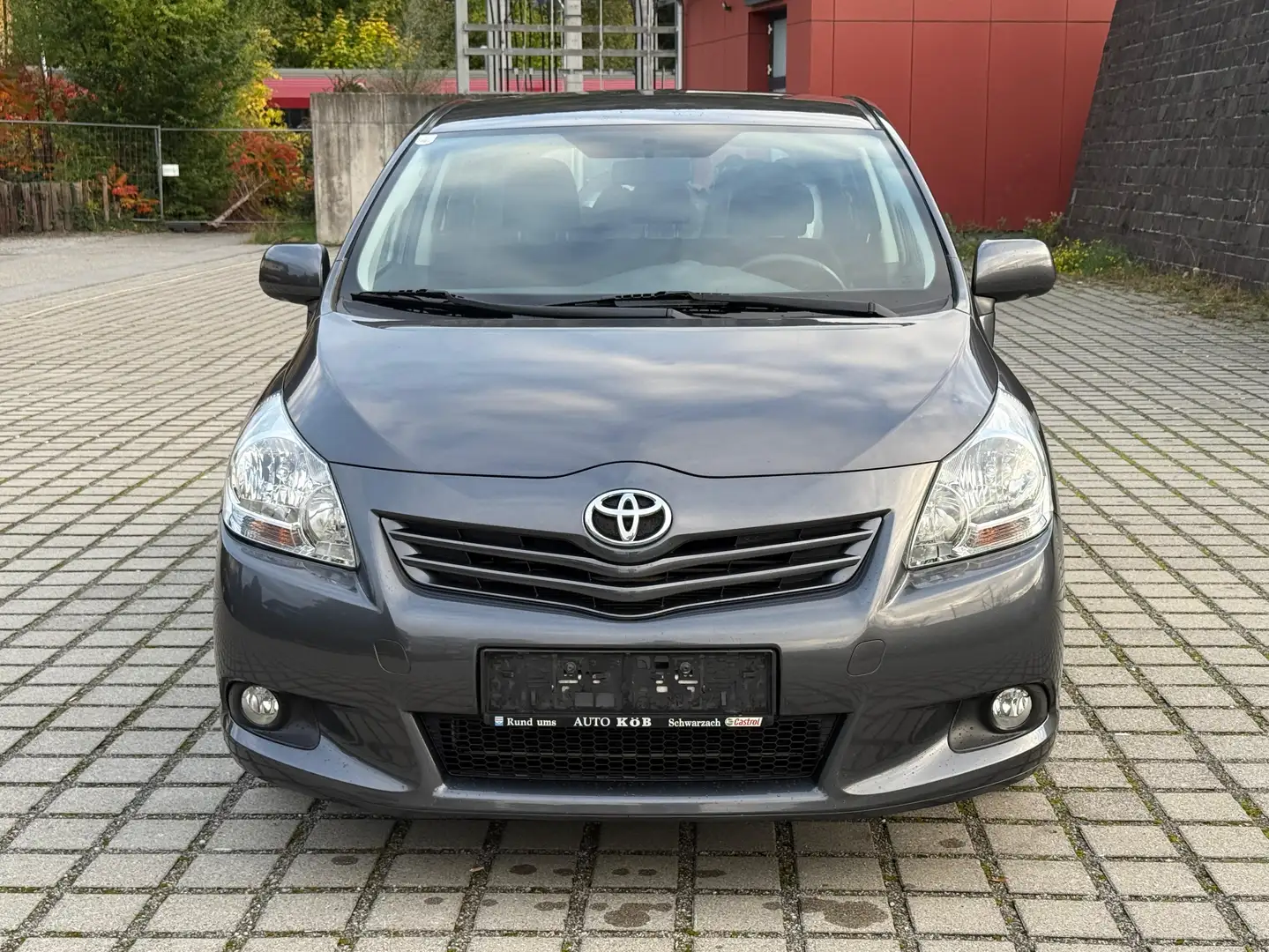 Toyota Verso 2.0 Diesel | NEU Vorgeführt | 2.Besitz | Anhängerk. Grau - 2
