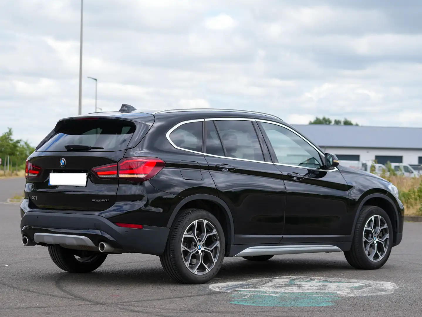BMW X1 X1 sDrive20i Aut. xLine Panorama Lenkradheizung Schwarz - 2