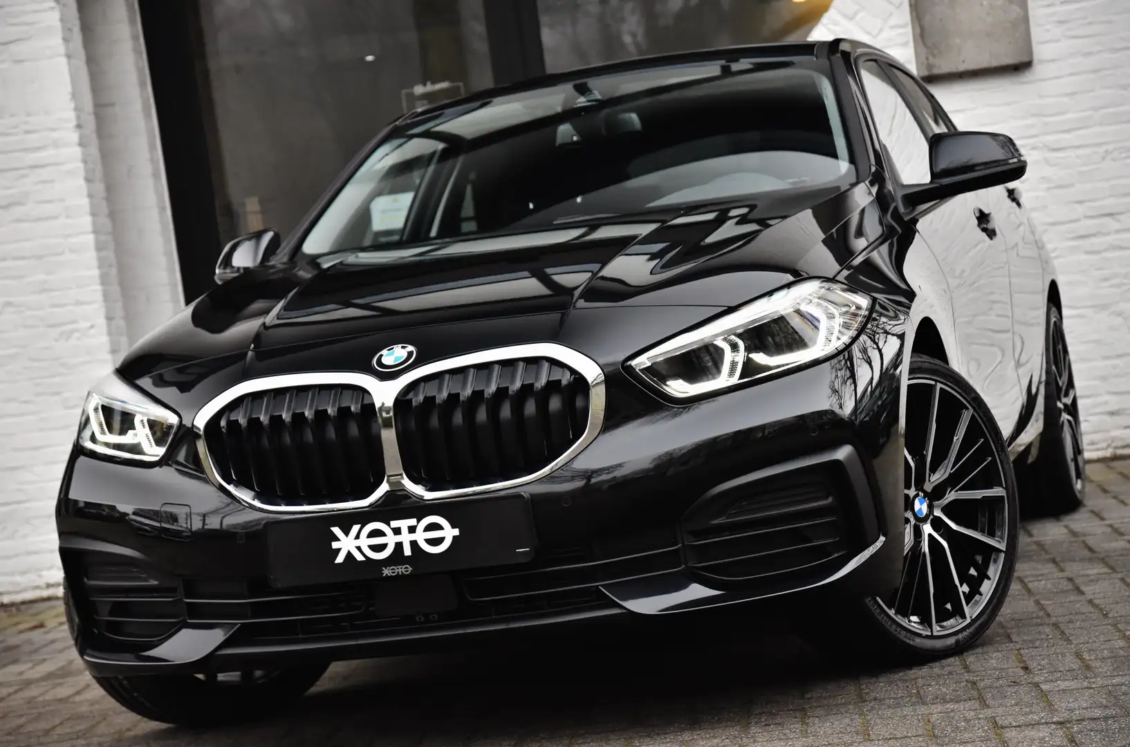 BMW 116 D AUT. ADVANTAGE *27% DISCOUNT/DIRECT LEVERBAAR* Black - 1