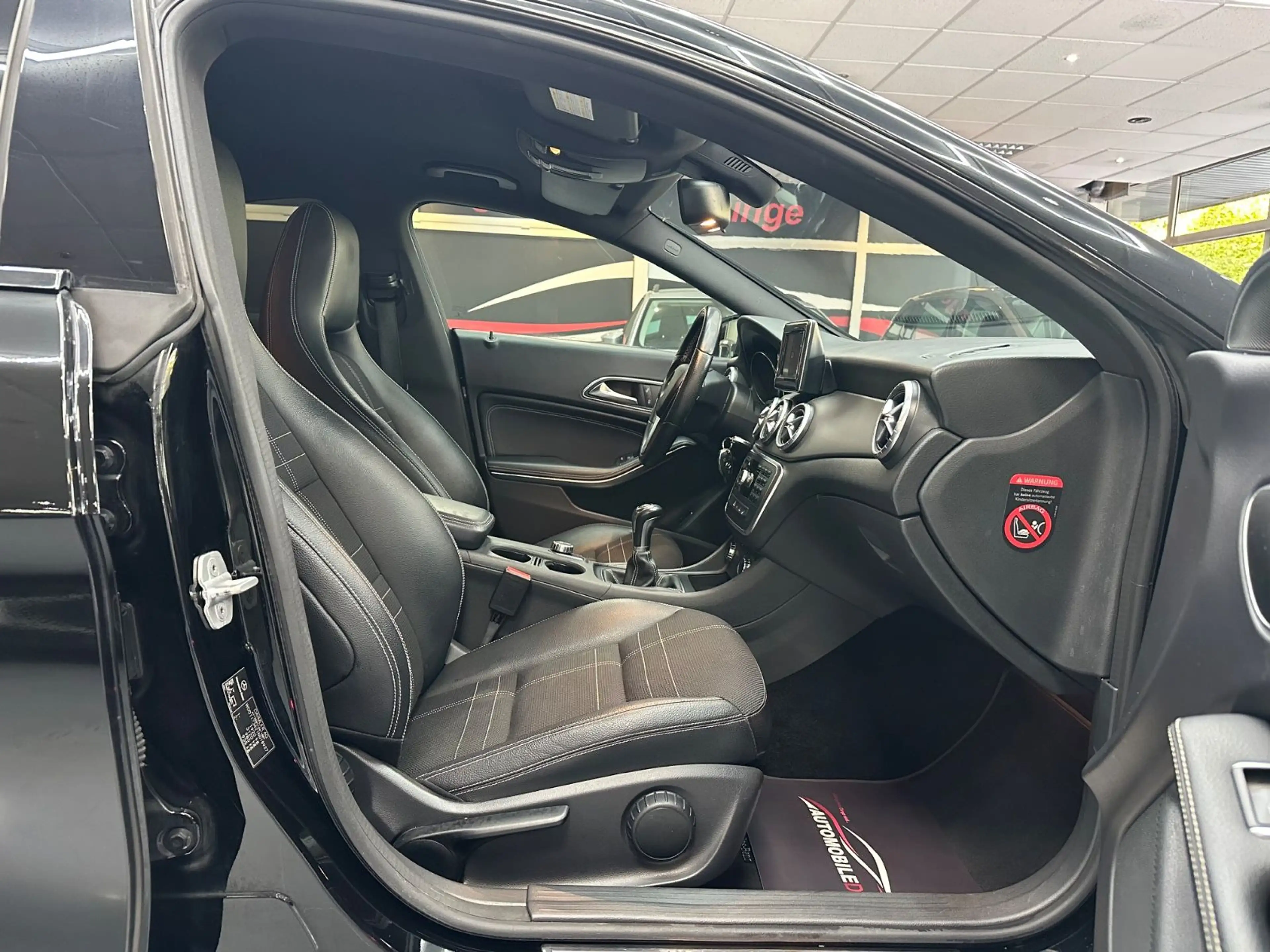 Mercedes-Benz CLA 180 / Klima/ Xenon/ Sitzheizung/ TÜV Neu — photo 14