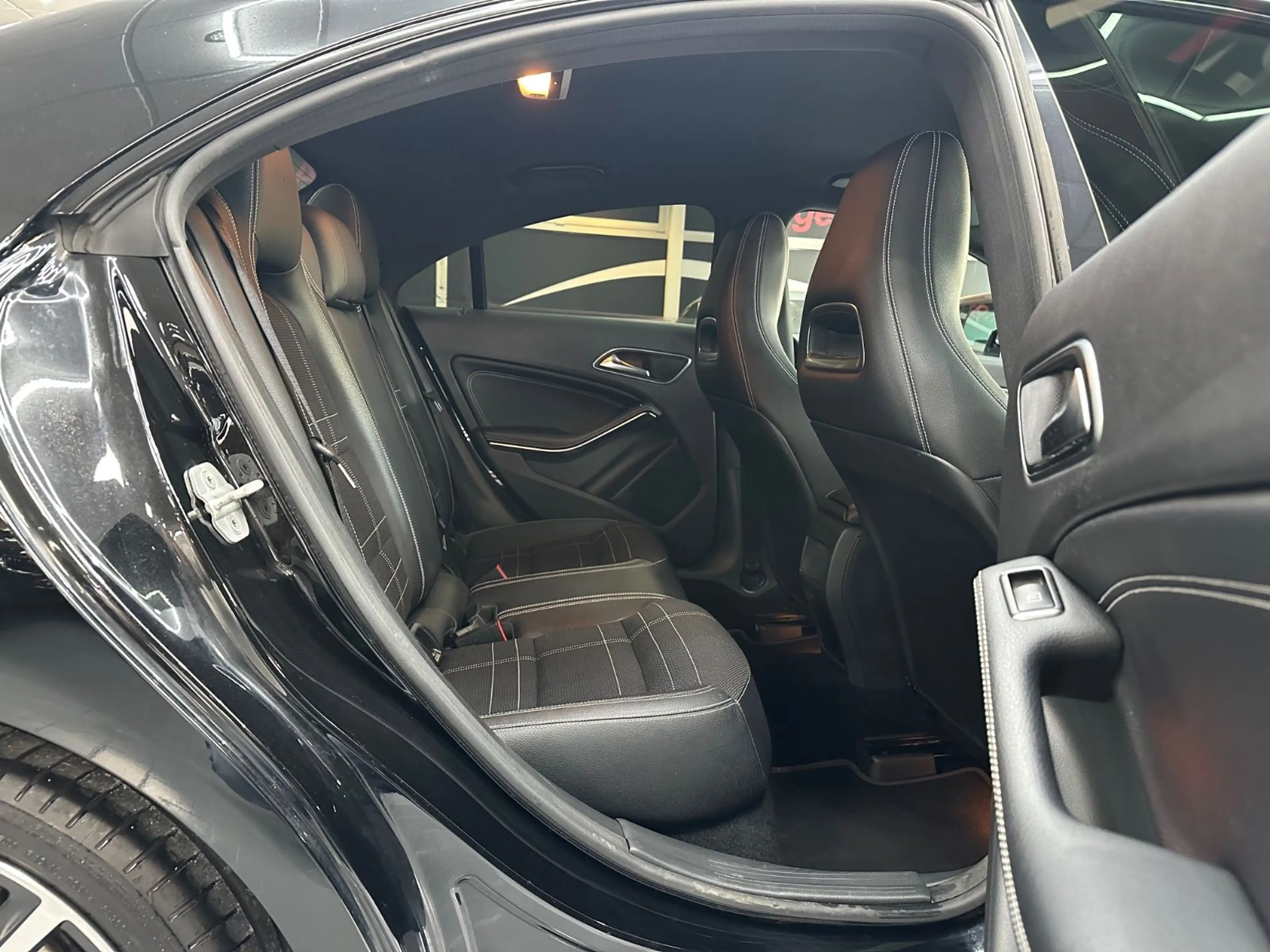 Mercedes-Benz CLA 180 / Klima/ Xenon/ Sitzheizung/ TÜV Neu — photo 13