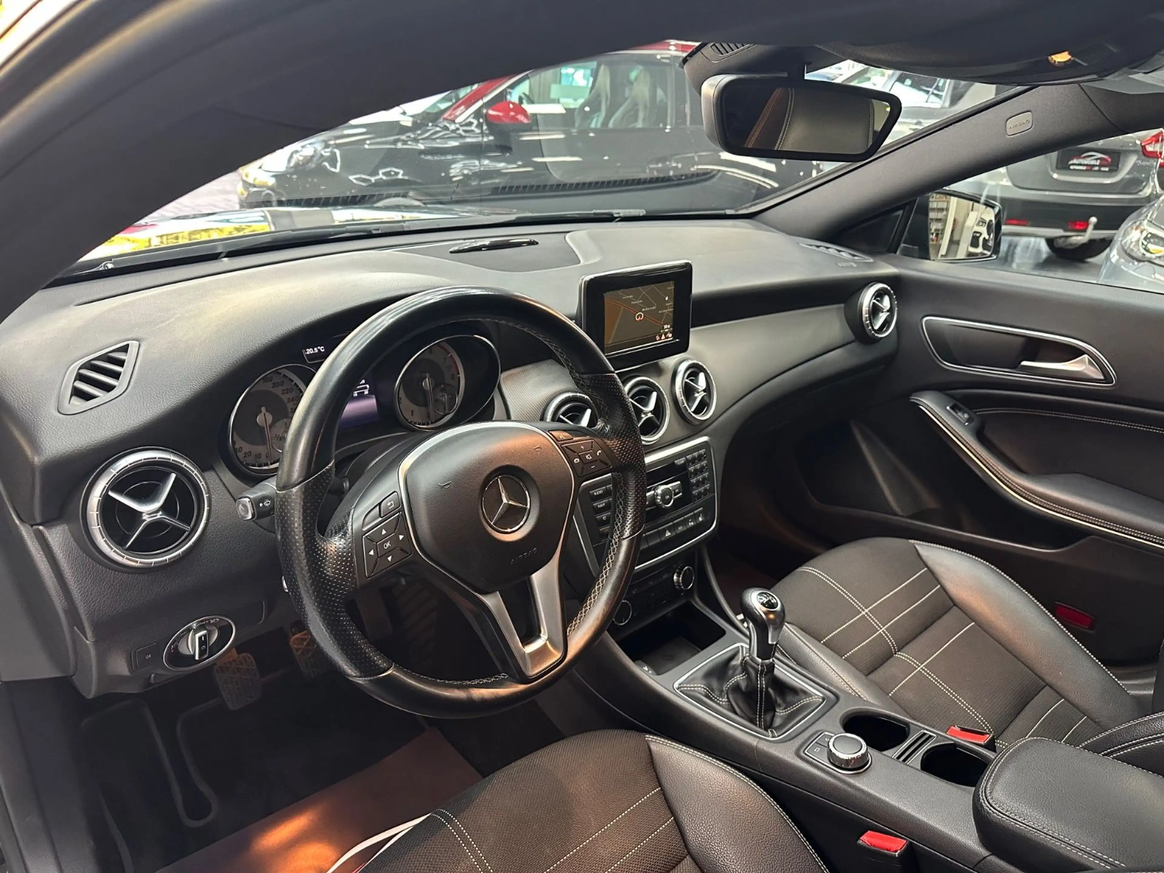 Mercedes-Benz CLA 180 / Klima/ Xenon/ Sitzheizung/ TÜV Neu — photo 11