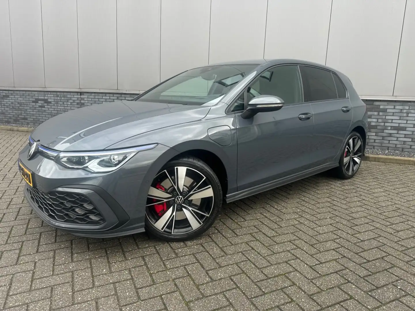 Volkswagen Golf GTE 1.4 EHYBRID GTE Bwjr 2022 Grijs - 2