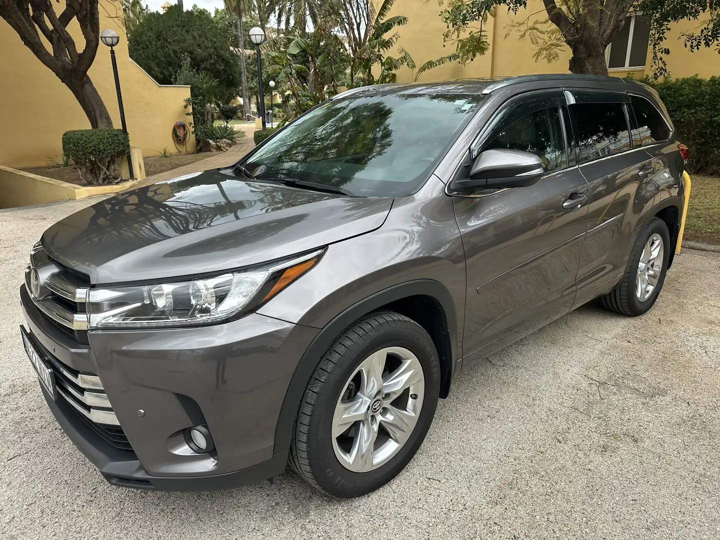 Toyota Highlander Limited Gris - 2