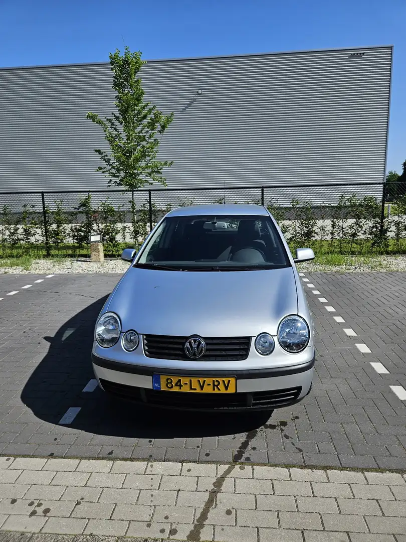 Volkswagen Polo 1.4-16V Comfortline Grijs - 2