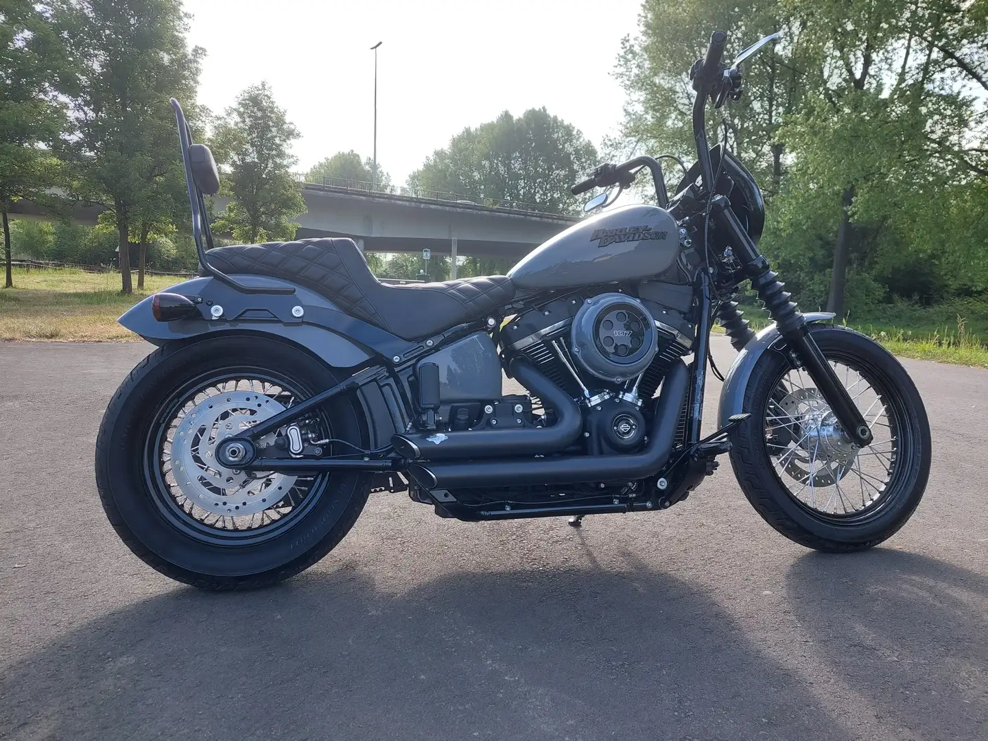 Harley-Davidson Street Bob - 2