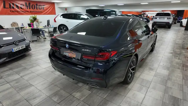 BMW 5 Series view 6